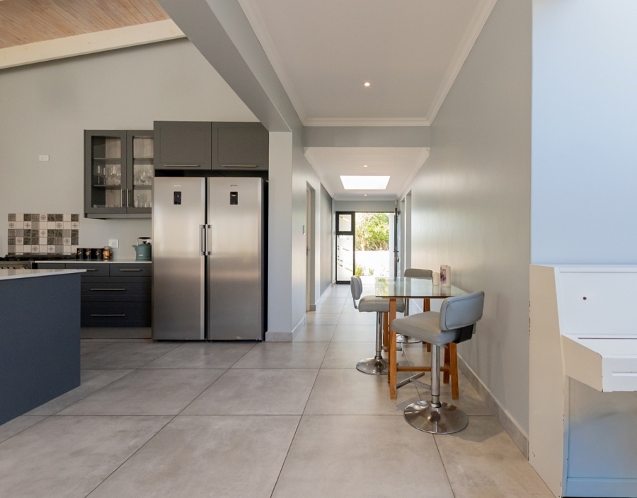 To Let 3 Bedroom Property for Rent in Calypso Beach Western Cape